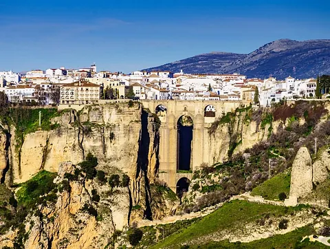 El Puente Nuevo Puente Nuevo sobre el río Guadalevin en Ronda, Andalucía, España. Punto de referencia popular. Atracción turística, lugar para visitar.